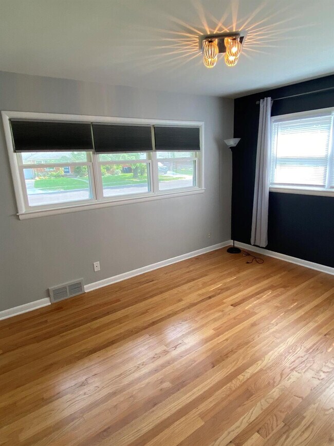 Building Photo - 1510 Woodland Dr