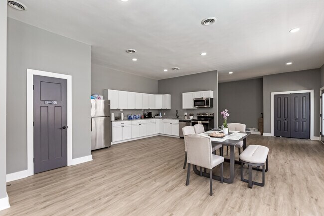 Building Photo - Garden View Terrace