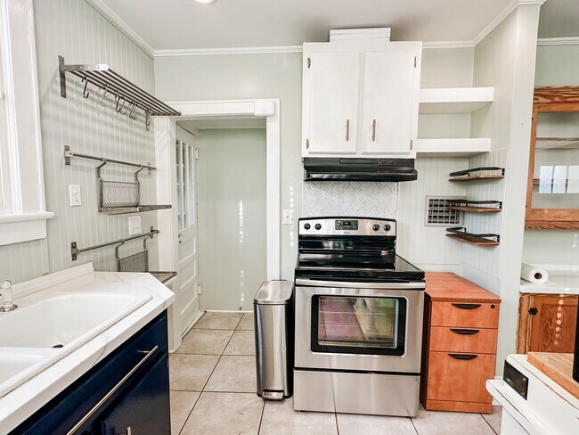 Kitchen - 212 Brookdale Ave