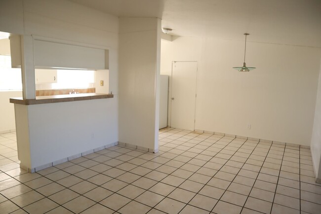 Building Photo - Great home Great price