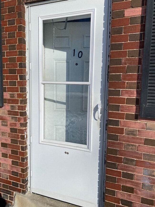 Building Photo - Hickory -Multi Unit