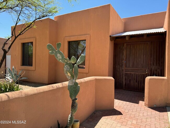 Building Photo - 1717 N Baxter Dr