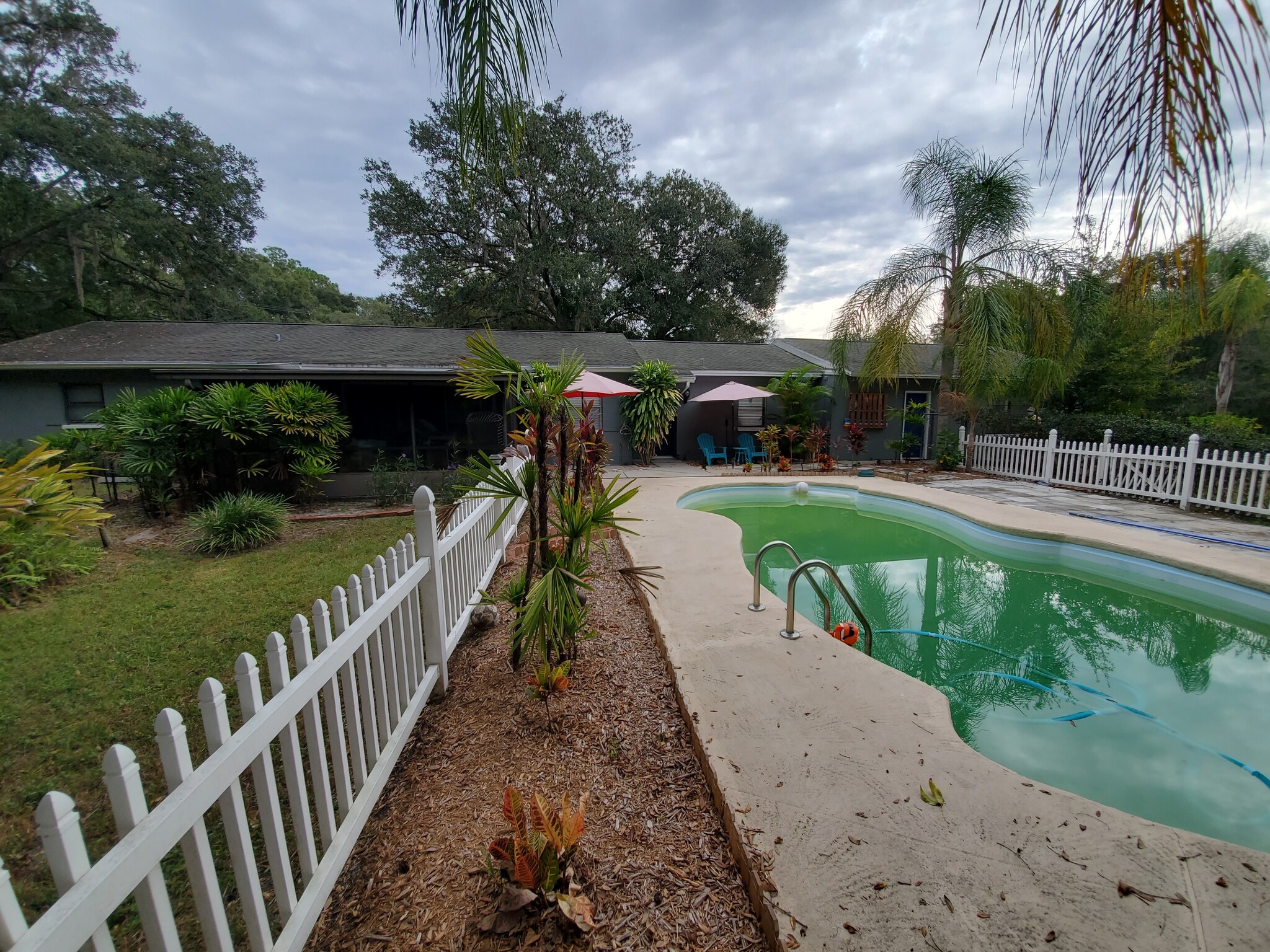 Building Photo - 820 Crenshaw Lake Rd