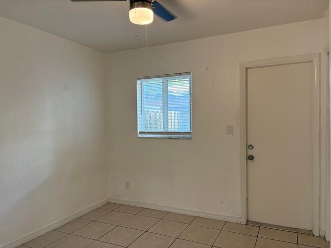 Building Photo - 709 SW 13th Ave
