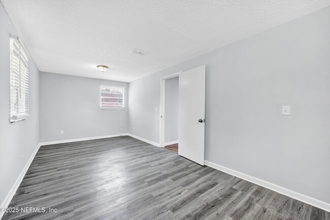 Building Photo - 4043 Marland St
