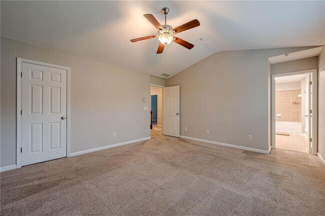 Building Photo - 300 Balaban Cir