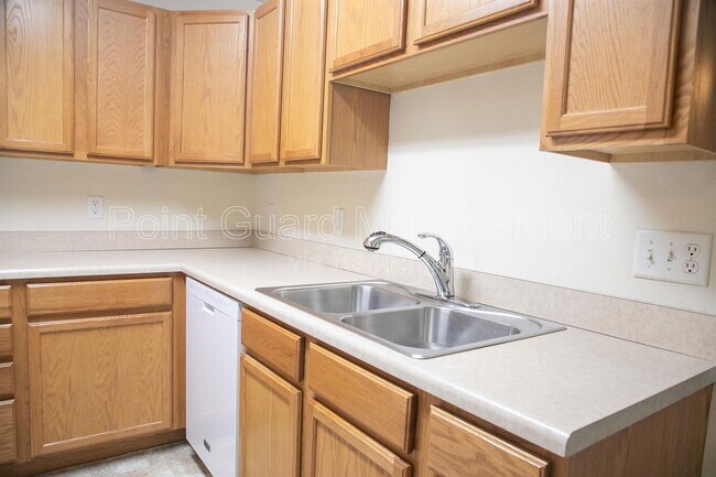 Building Photo - 1005 Ave K Ave