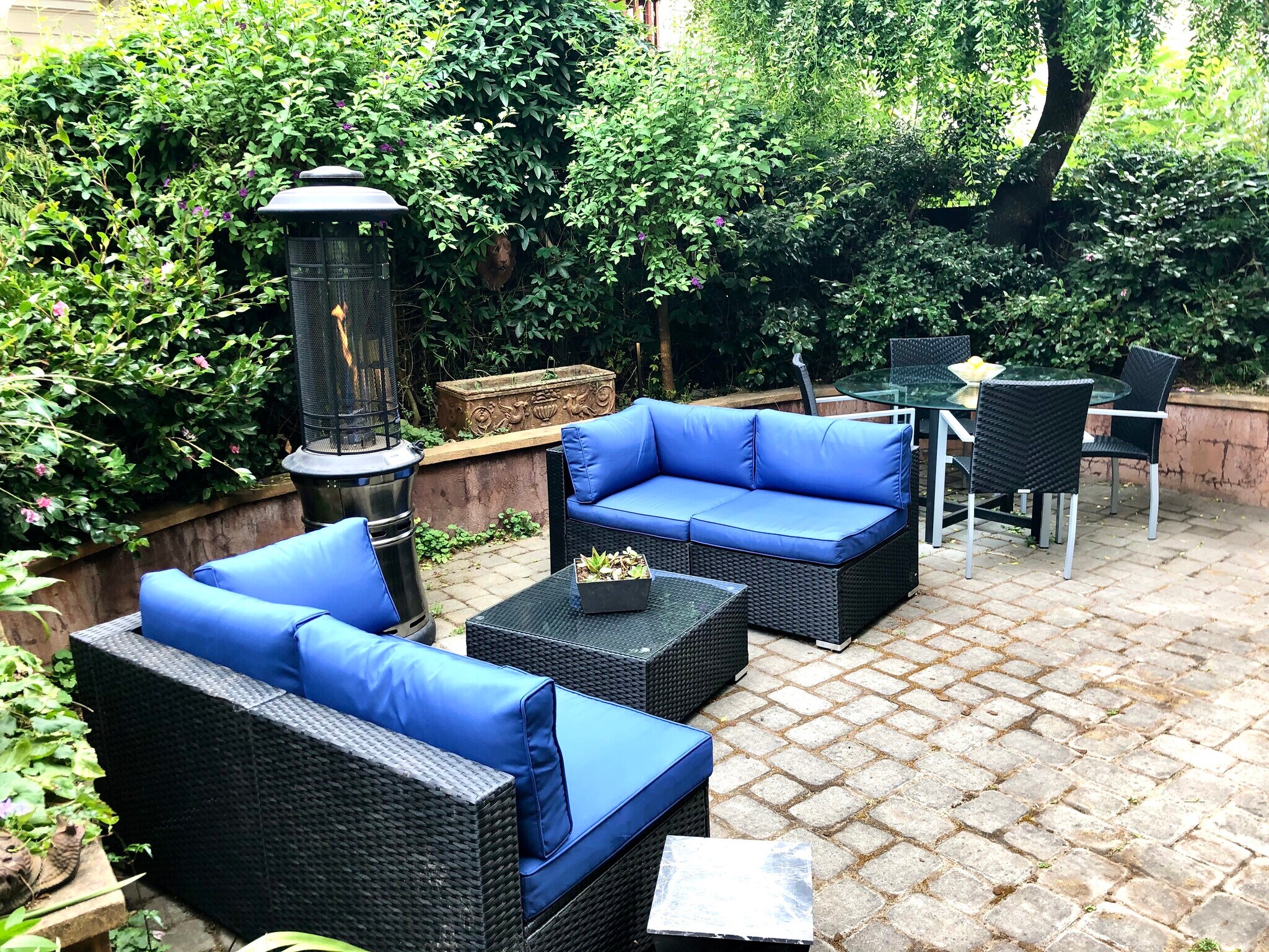 Courtyard - 4634 18th St