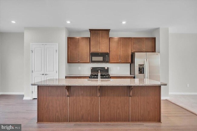 Building Photo - 40 Hamilton Ct