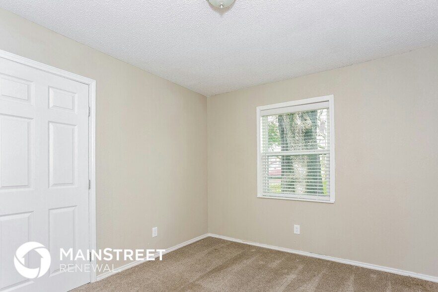 Building Photo - 2704 Hardy Pl