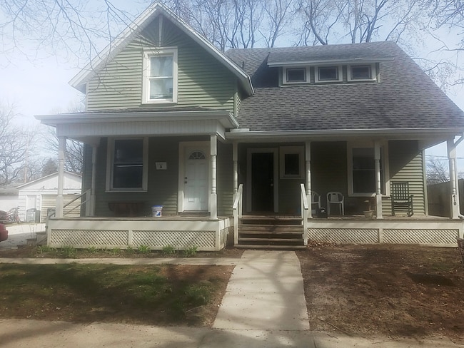 Building Photo - 410 W Columbia Ave