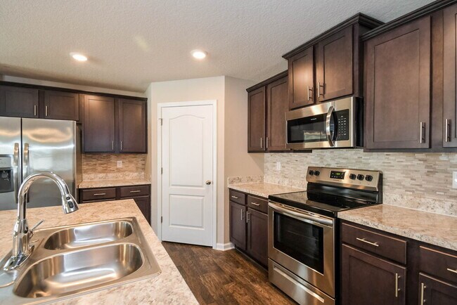 Building Photo - 2226 Pebble Point Dr