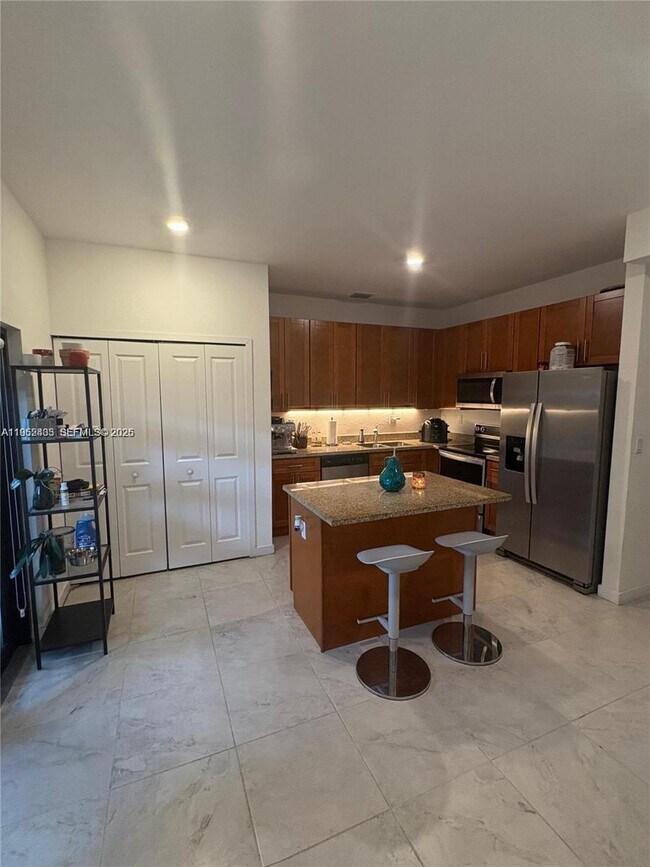 Building Photo - 13360 Tropical Ave