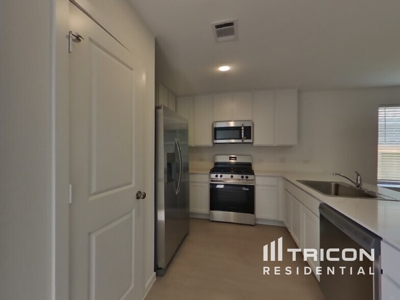 Building Photo - 3060 Dawn Sound Dr