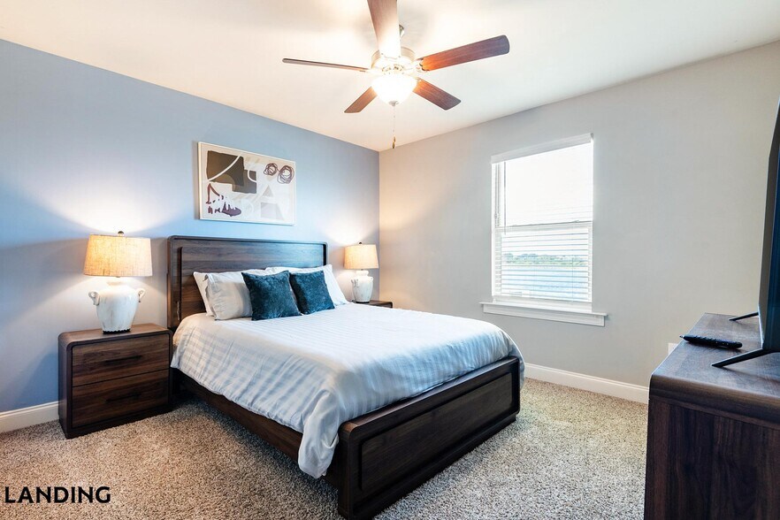 Building Photo - 305 Laredo Dr