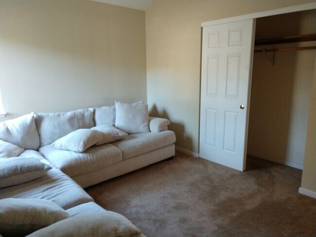 Building Photo - 3+ Bedroom Glen Ellen Home!