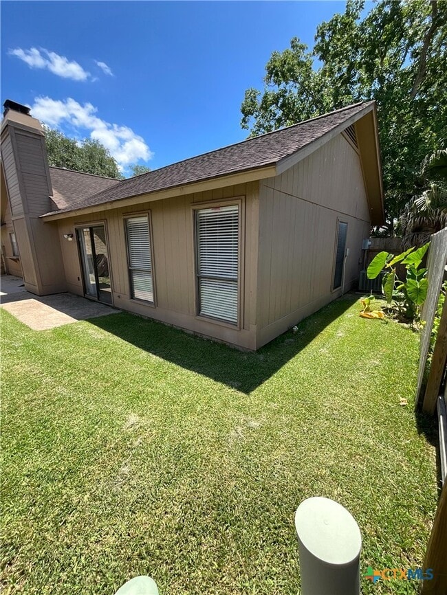 Building Photo - 519 Rattan Dr
