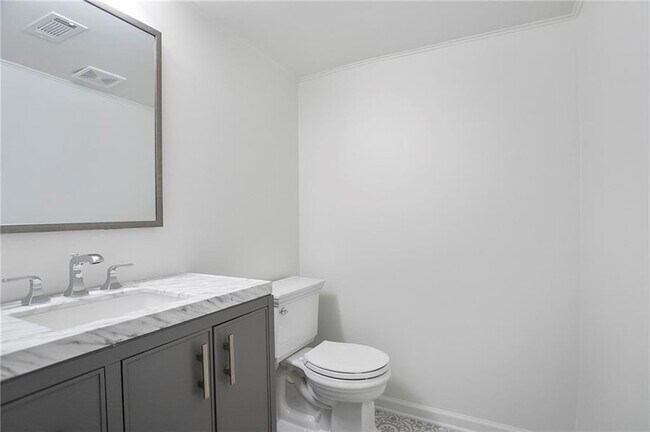 Building Photo - 4555 Runnemede Rd NW