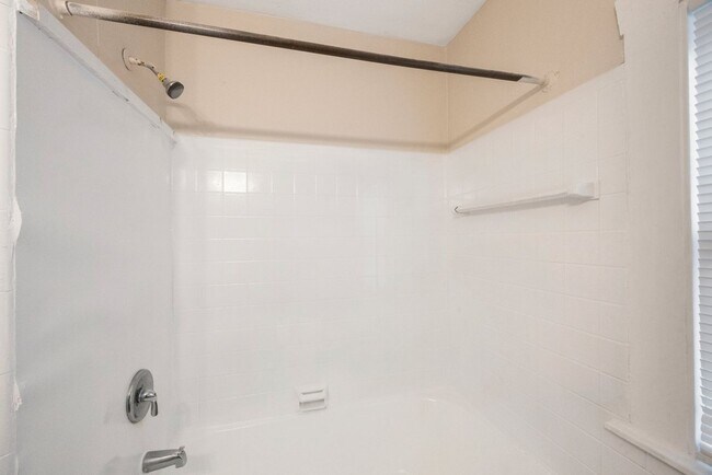 Building Photo - REDUCED  $25 App Fee  3bdrm/1bath home with large yard ** Section 8 OK *** $1795.00**