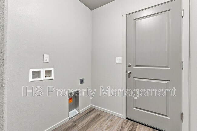 Building Photo - 6030 Tarsus Ln