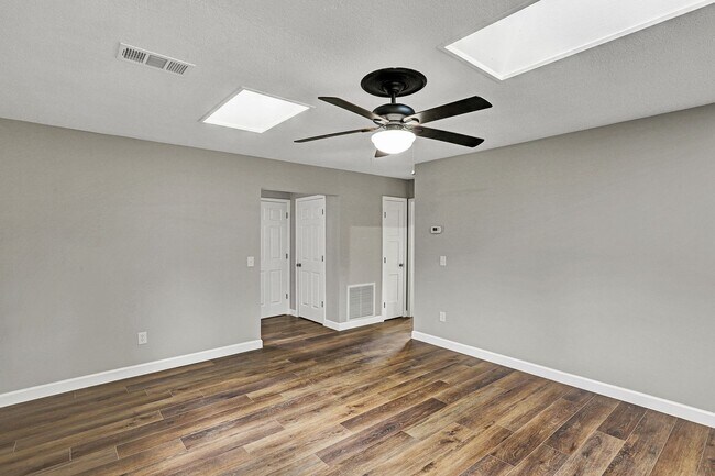 Building Photo - Renovated 3 bedroom/ 2 bathroom home in Mandarin