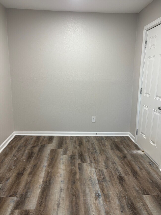 Building Photo - 8 S Avenue B