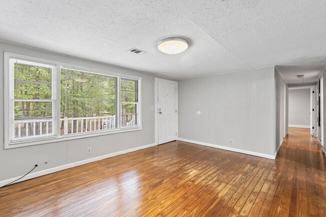 Building Photo - 324 Forest Rd