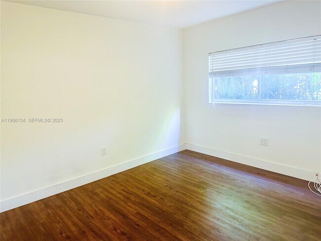 Building Photo - 95 Edgewater Dr