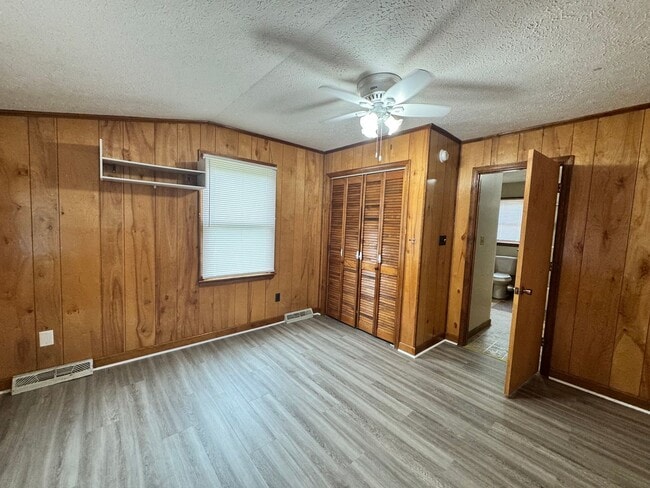 Building Photo - Campbell County Home on Large Lot