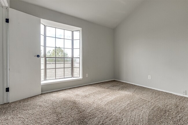 Building Photo - 8725 Victorian Village Dr