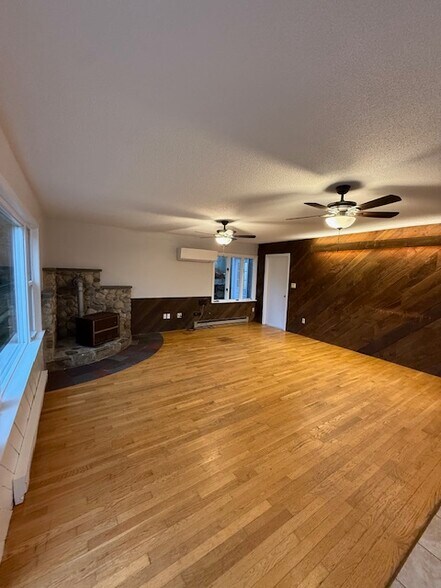 Living Room #2 - 52 Valley St