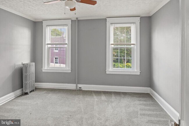 Building Photo - 1109 W 40th St