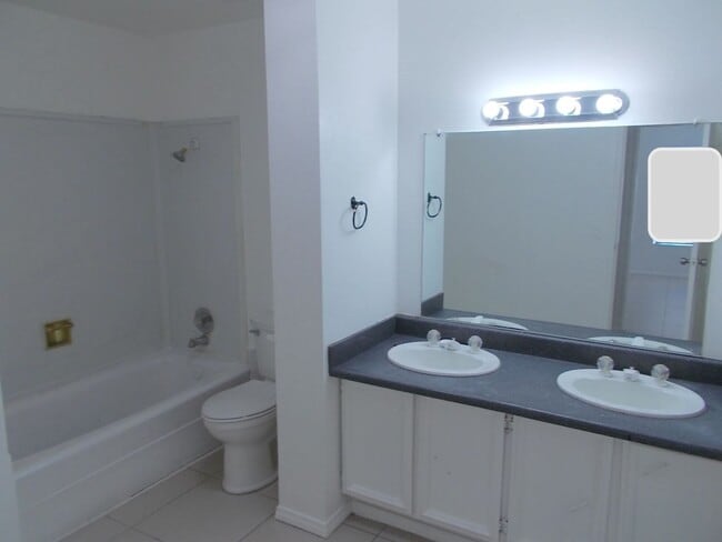 Building Photo - Charming 2-Story 3 Bedroom Townhome