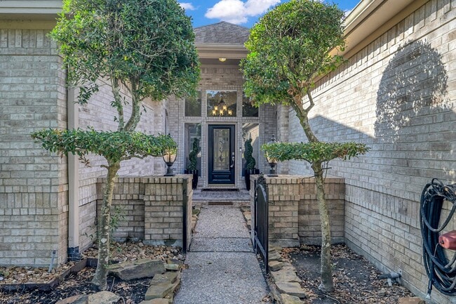 Building Photo - 192 Monterrey Rd W