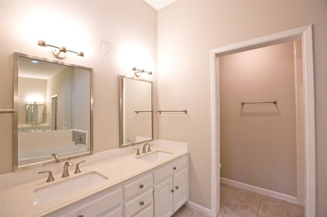 Building Photo - 12625 Memorial Dr