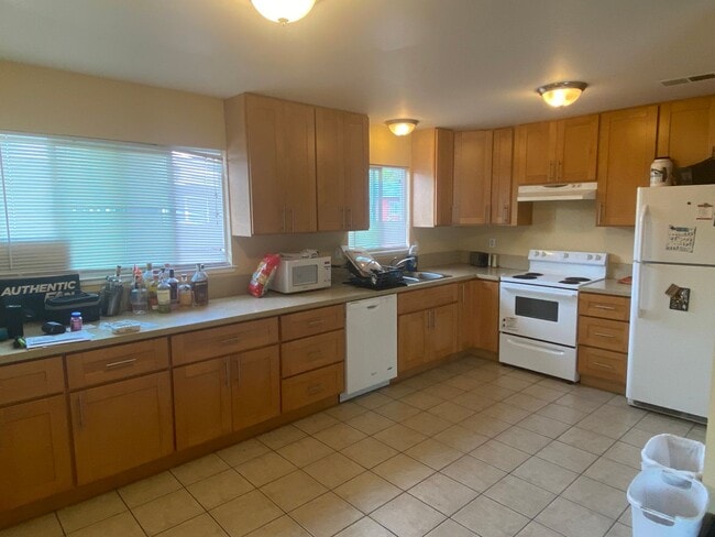 Primary Photo - 2021 Sierra Rd