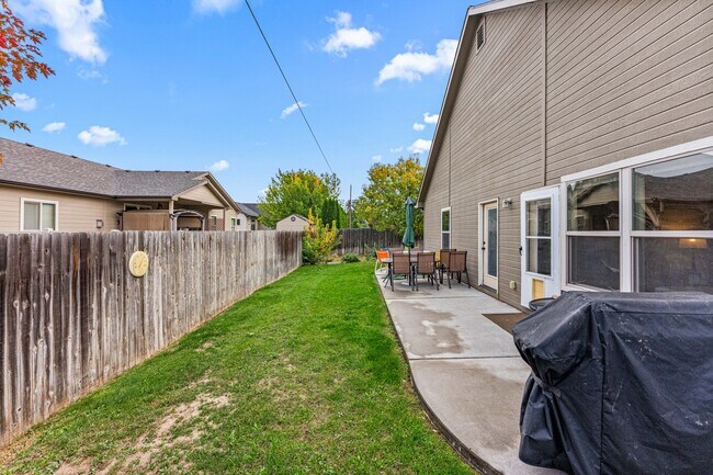 Building Photo - 11116 W Wild Iris St