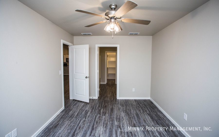 Building Photo - 2102 Langford Ave