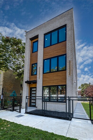 Building Photo - 3327 W Division St