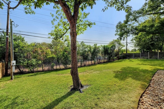 Building Photo - Beautiful 4-Bed Home in Highland Park West...