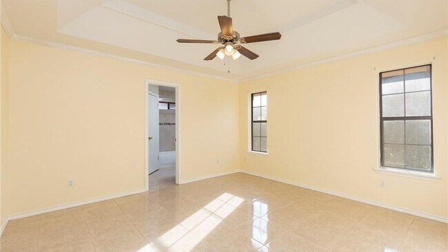 Building Photo - 3821 Oriole Ave