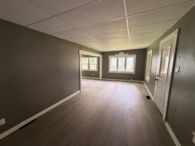 Building Photo - Charming 2BR Home in Highland Park Des Moines Coming Soon!