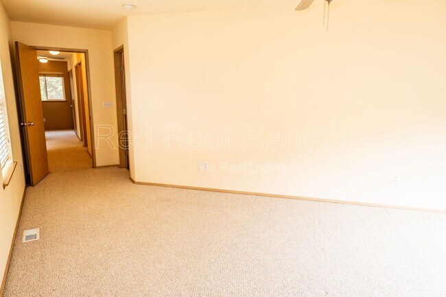 Building Photo - 1208 Burnside Pl