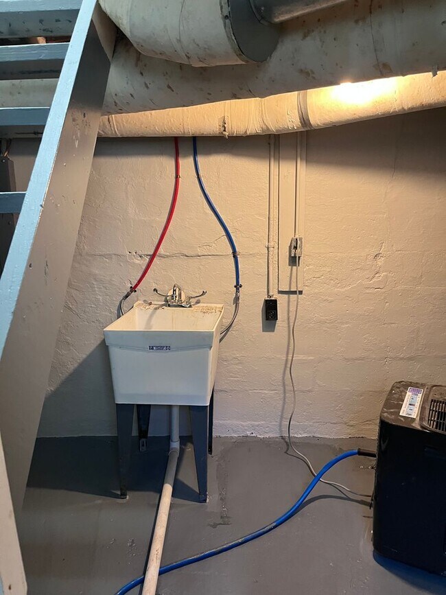 Building Photo - 1615 1617-1617 Canadian Ave