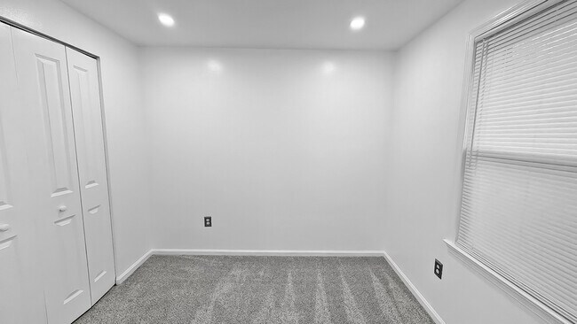 Building Photo - 2302 Old Fort Hills Dr
