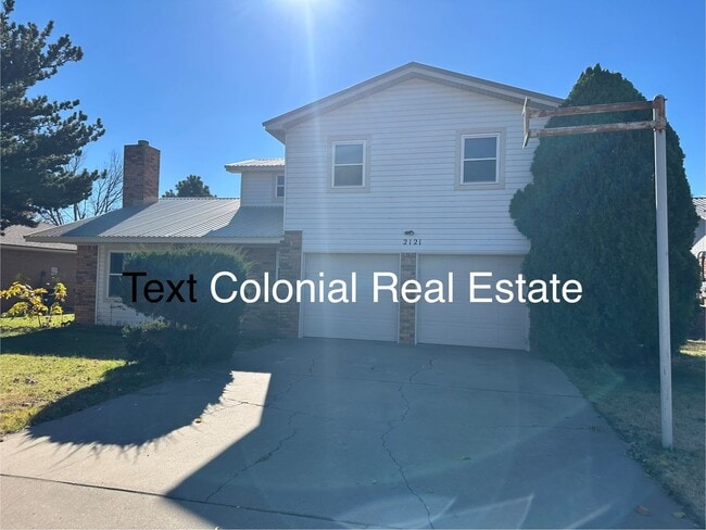 Building Photo - Spacious 2 story home