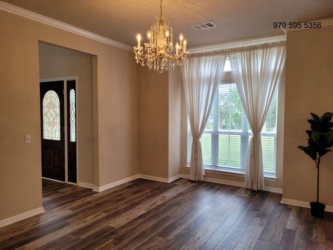 Building Photo - 8504 Young Ln