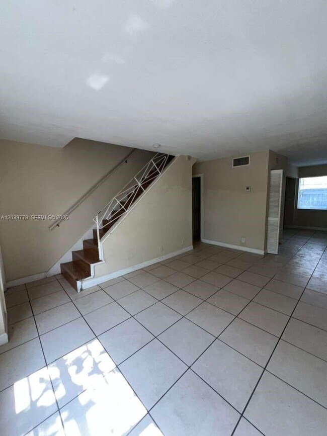 Building Photo - 4625 NW 9th Dr