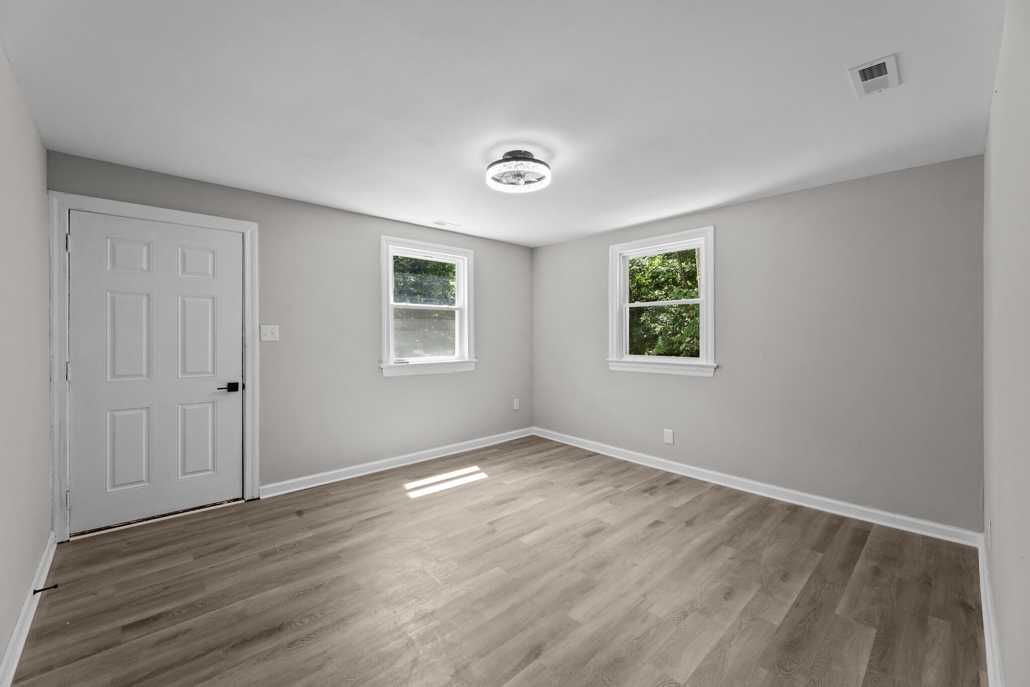Building Photo - 1424 Springbrook Dr