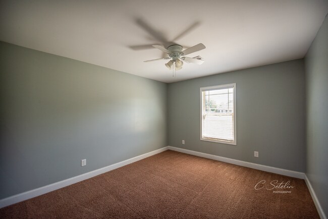 Building Photo - Gorgeous home available from June 10th!